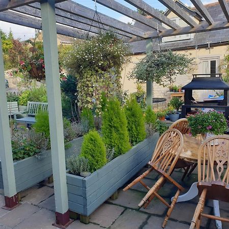 The Horse And Panniers Guest House. North Luffenham Экстерьер фото